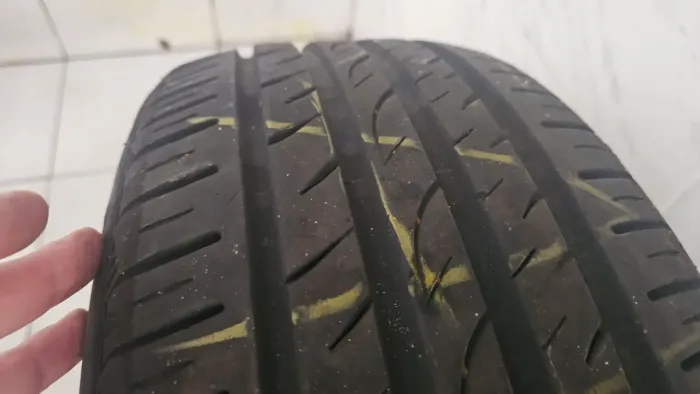 Pneu Nexen 205/45 R17 - Praticamente Novo (Vulcanizado Lateral)