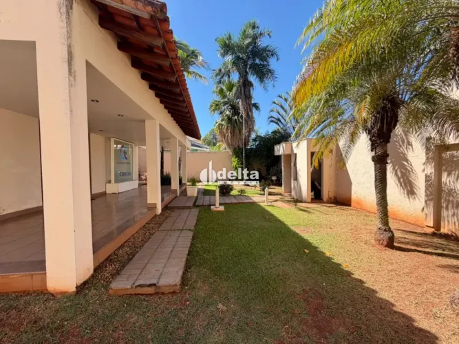 Casa com 5 quartos sendo 2 suítes disponível para locação no bairro Morada da Colina em Ub