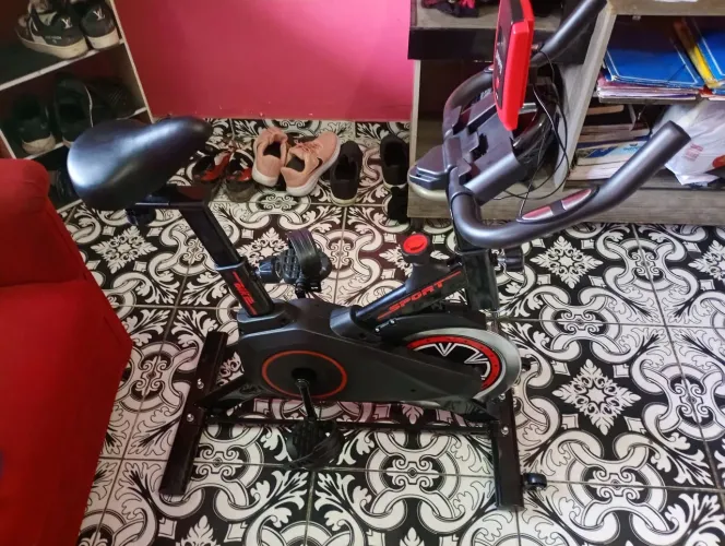 Bicicleta ergométrica nova