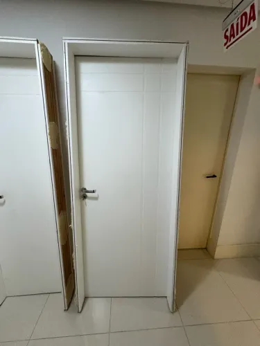 Porta de 80 cm com forra e fechadura 