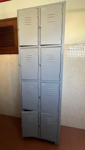 Roupeiro 8 portas em aço