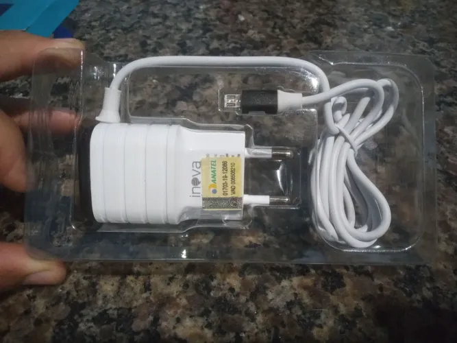 Carregador rápido V8 com uma porta USB