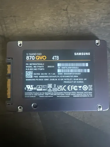 SSD Samsung 870 QVO 4TB SATA III - Excelente Estado