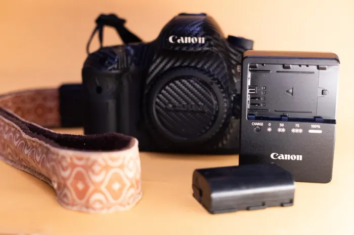 Corpo Cânon 5D mark III c/ skin  e alça - ótimo estado! 