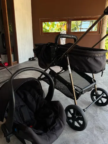 Carrinho de bebê + bebê conforto 
