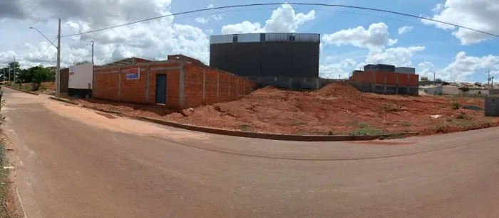 OPORTUNIDADE preço baixo: Lote 240m² MURADO - Ideal para Galpão ou 2 Casas - Delfino