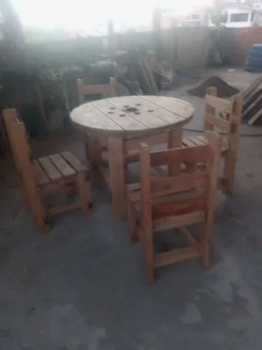 Mesa com 4 cadeiras