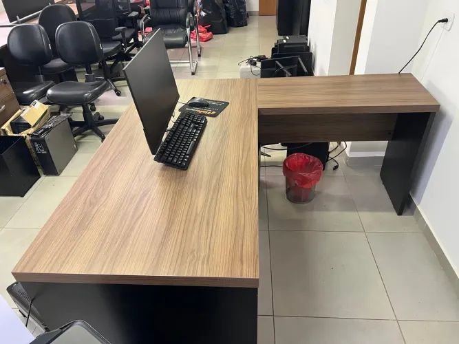 Mesa L sem gavetas