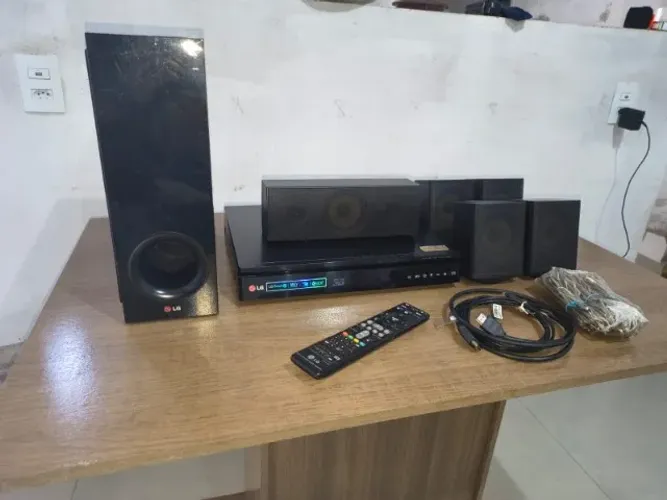 Home Theater LG BH6730S - 1000W Blu-Ray 3D - Completo e Impecável