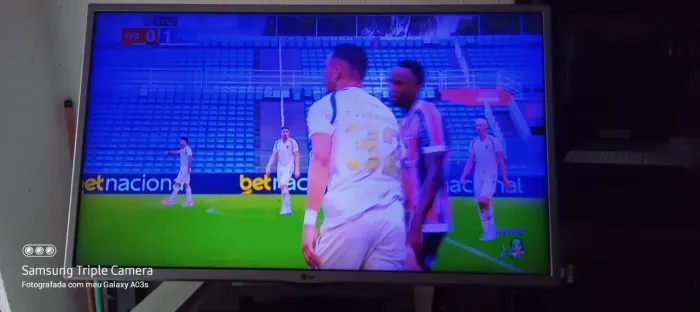 Vendo TV led Full HD smartv 32 LG perfeita!!!