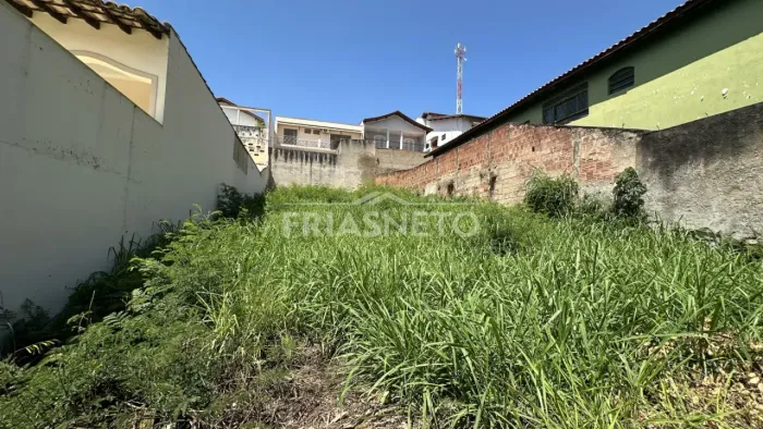 Terreno à venda no bairro Castelinho
