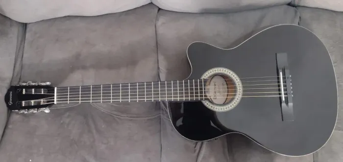 Violão Giannini semi novo em otimo estado, pouco tempo de uso.com afinador digital.