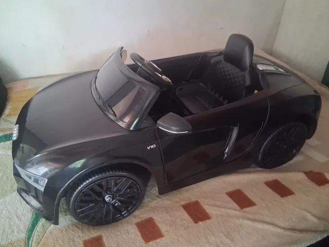 Carrinho Eletrico Audi semi-novo.