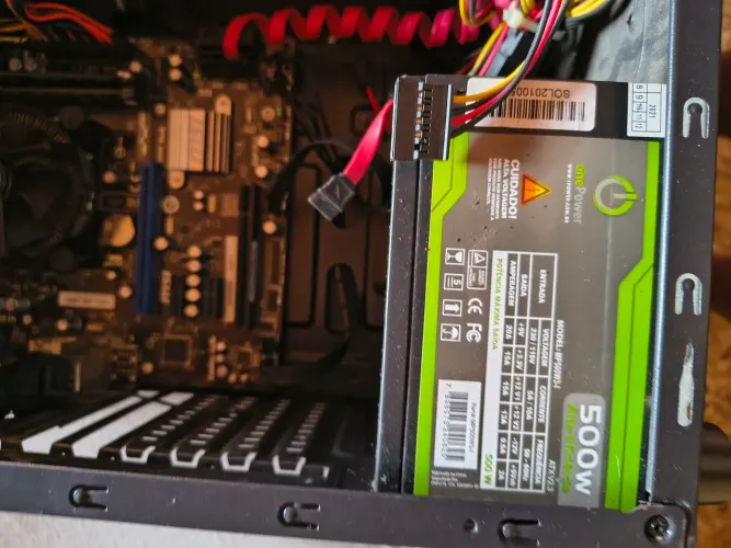 CPU Gammer com fonte 500w 2 memória ddr 3 placa mãe não funciona.