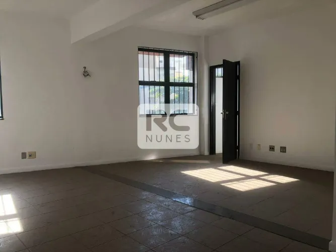 Conjunto de 09 salas com área de 230m² e 04 banheiros, no Bairro Cruzeiro - Belo Horizonte