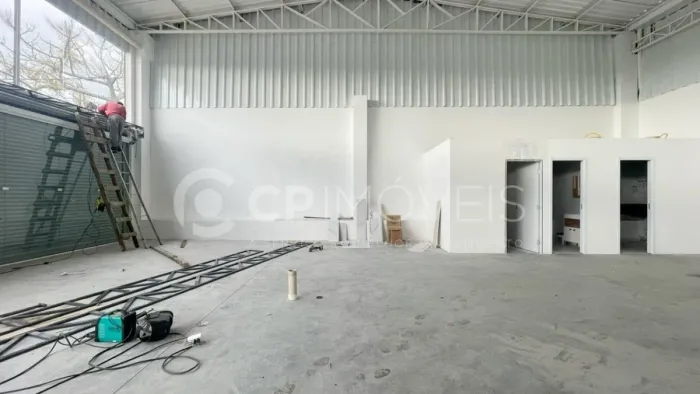 Loja com 120m² no bairro Morro Santana
