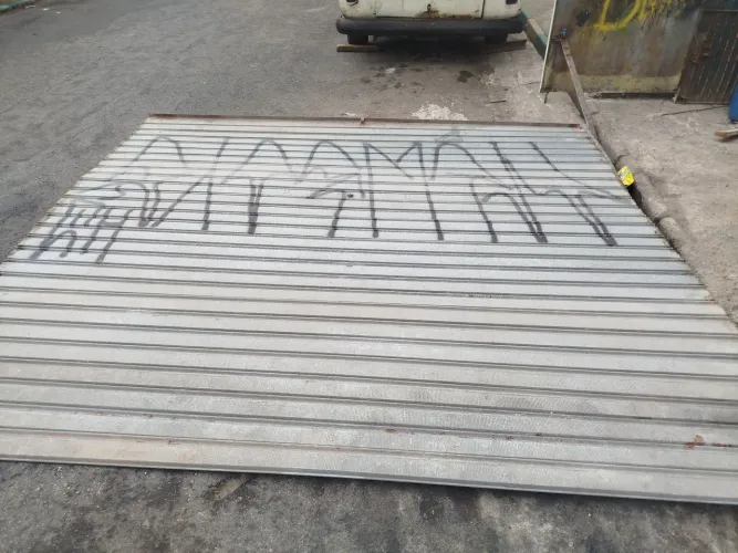 Portão de aço para comércios 2,75m x 3,16m