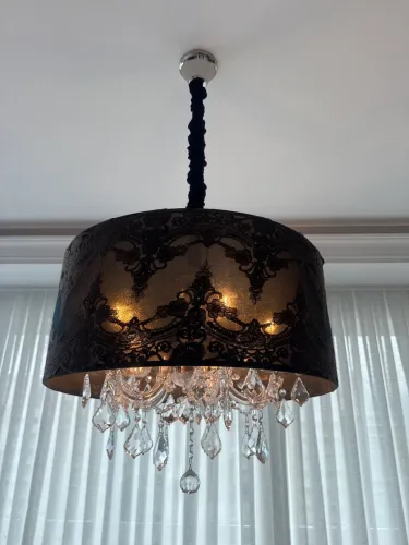 Lustre mantra preto com cristal 