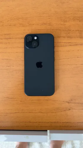 iPhone 15, 256GB, com nota fiscal e caixa. 