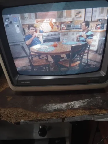Tv semp 1022 com av, funcionando, ler descrição. 