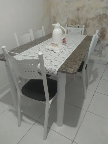 Vendo mesa de 6 cadeiras em ótimo estado , chama no zap *...