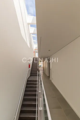 Moderno, bem iluminado e espaços integrados