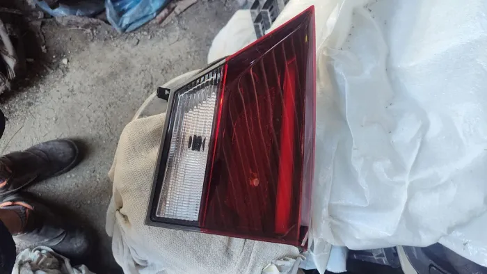 Lanterna LED tampa mala spin 2024 2025 2026 lado direito original GM Chevrolet excelente