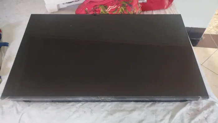 Vendo Tv smart 7 séries 43 "com defeito da tela 300 aceito proposta