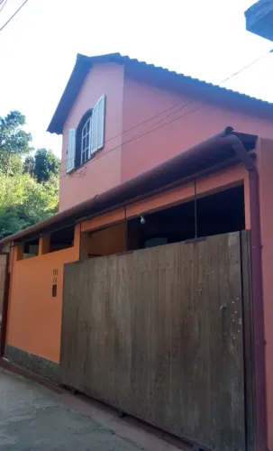 Oportunidade! Compre ou troque - casa no estilo chalé, reformada, em Eng. Paulo de Frontin
