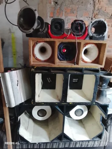 Vendo um som automotivo funcionando bem acompanha um módulo todo completo