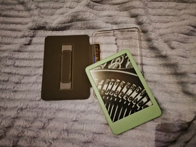 Vende-se Kindle com capinha