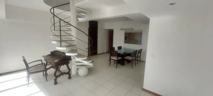 ALUGO MARAVILHOSA COBERTURA NO MIOLO DO COSTA AZUL