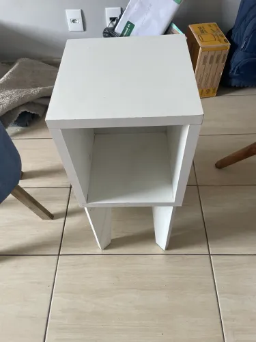 Mesa de apoio / Criado mudo em MDF