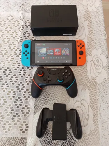 VENDO NINTENDO SWITCH 32GB + CONTROLE PRO