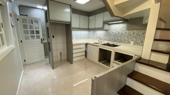 Casa/sobrado mobiliada à venda com 3 quartos, no bairro Sagrada Família