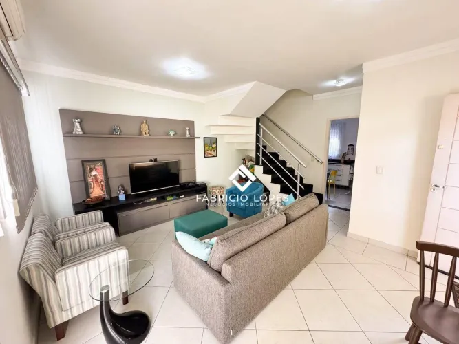 Linda Casa para venda no Jardim Santa Maria em condomínio fechado!