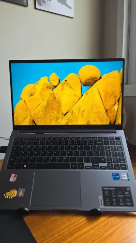 Samsung Galaxy Book 4 256gb SSD 8gb RAM