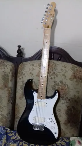 Guitarra japonesa Fender Squier Bullet Stratocaster