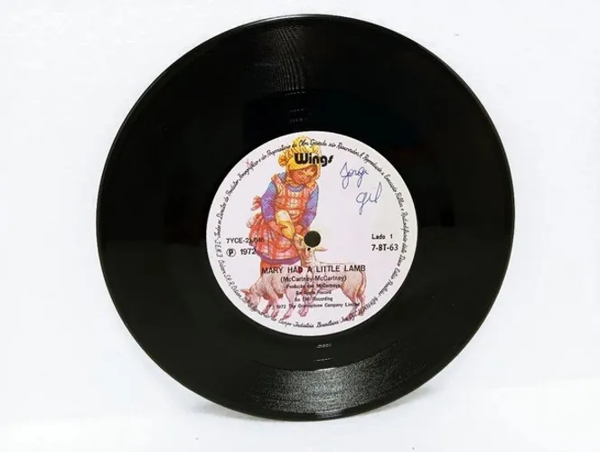 Compacto Wings Mary Had A Little Lamb / Little Woman Love