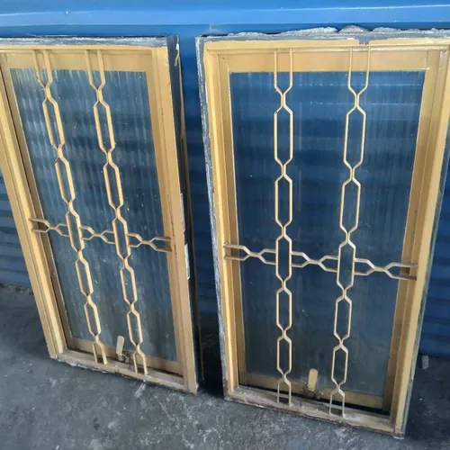 Vitrô/Janela - Com grade e vidros - Lindos! 
