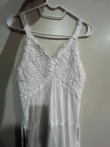 Vestido todo em laise