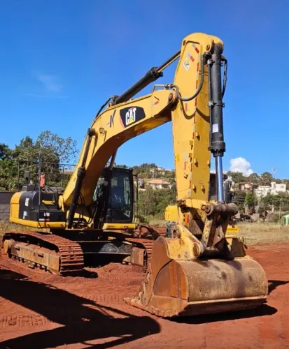 Escavadeira Caterpillar 336 DL ME ano 2018 com 11.000 horas, em MG