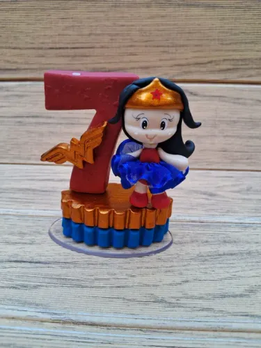 Vela de biscuit da Mulher Maravilha
