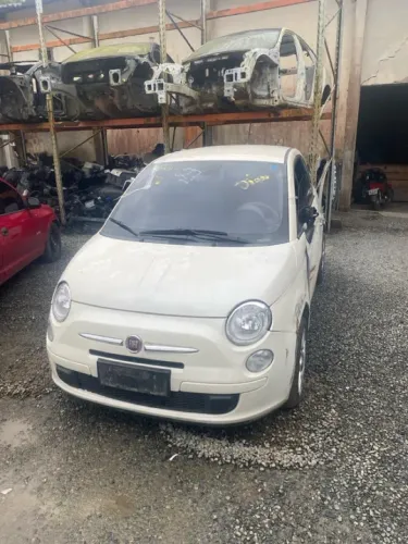 Sucata Fiat 500 motor 1.4 8v câmbio dualogic ano 2013 para vender em peças 