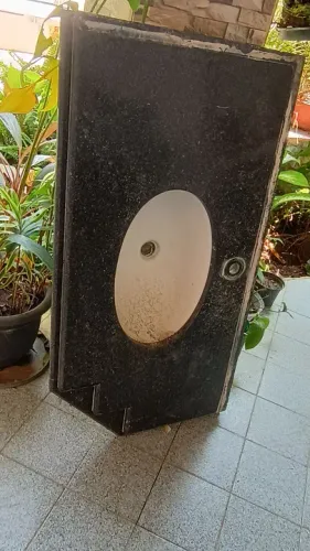 Pia de banheiro em granito