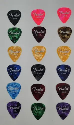 4 Palhetas para instrumentos de cordas várias espessuras (Leia a descrição)