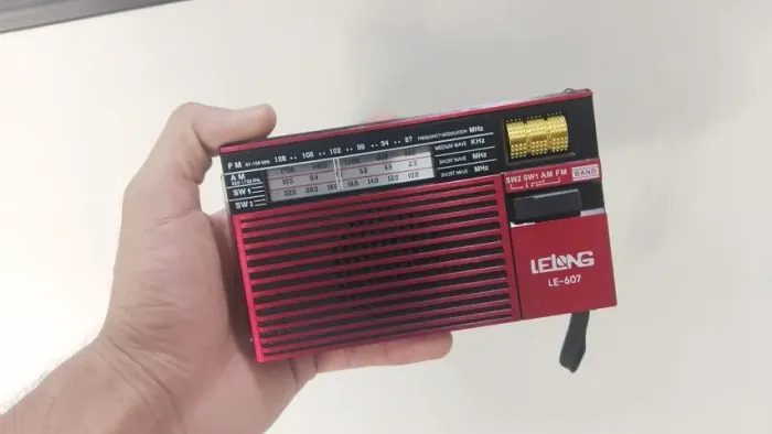 Rádio Portátil FM/AM/SW com Lanterna - LE-607 Lelong Loja Coimbra Computadores Entregamos