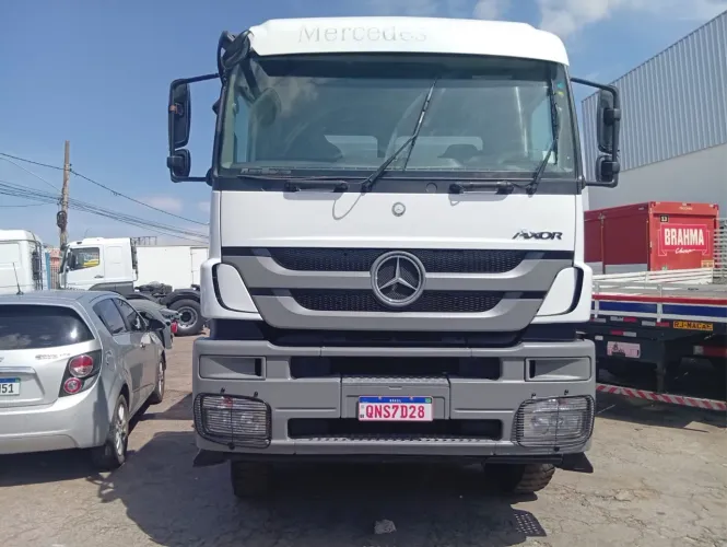 Mercedes Benz 4144 báscula
