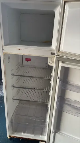 Geladeira  260Lts Eletrolux Gelo seco 
