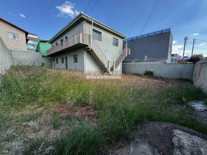 Prédio residencial a venda com 04 apartamentos no Bairro Milionários Região do Barreiro